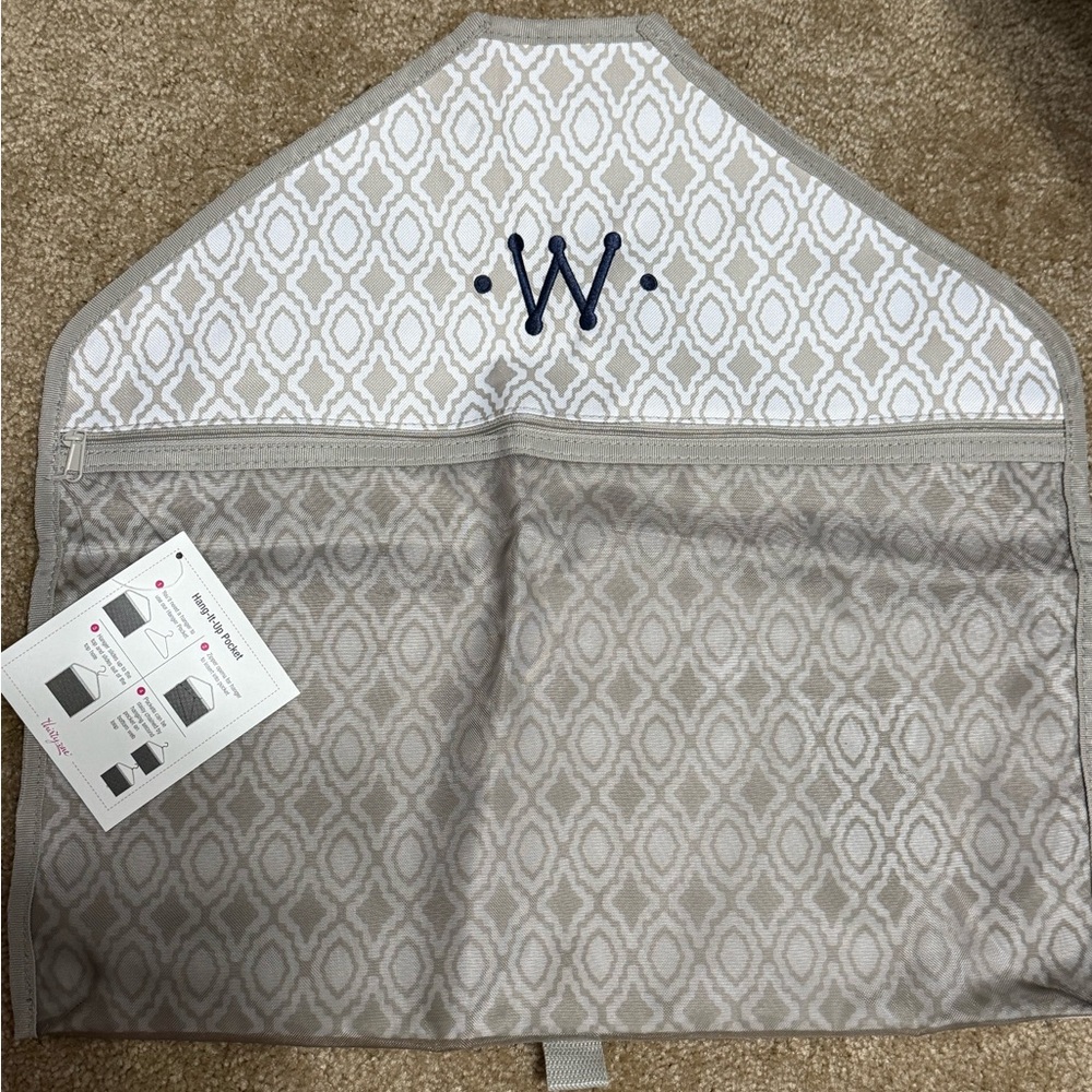 NEW Thirty One Hang‎ It Up Pocket Taupe Perfect Pendant With Navy W